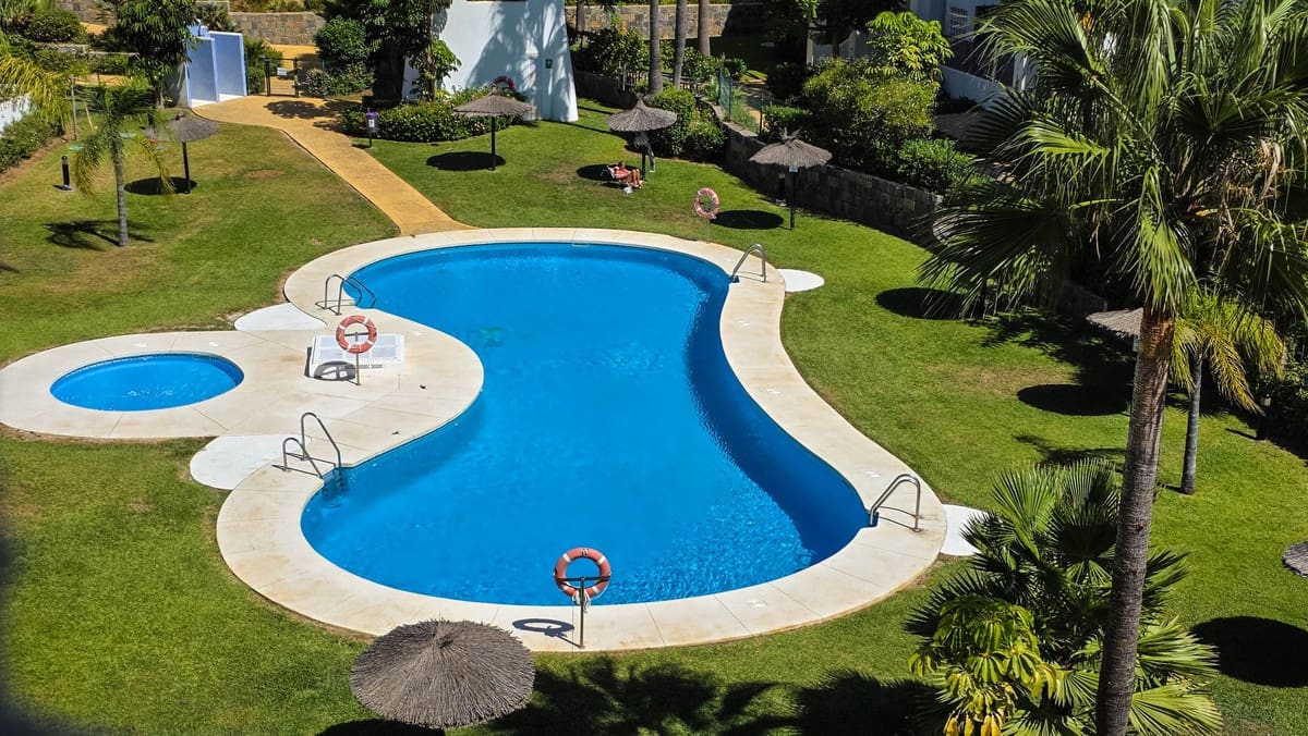2 quarto Penthouse para venda em San Luis de Sabinillas com piscina garagem - 335 000 € (Ref: 10098372)