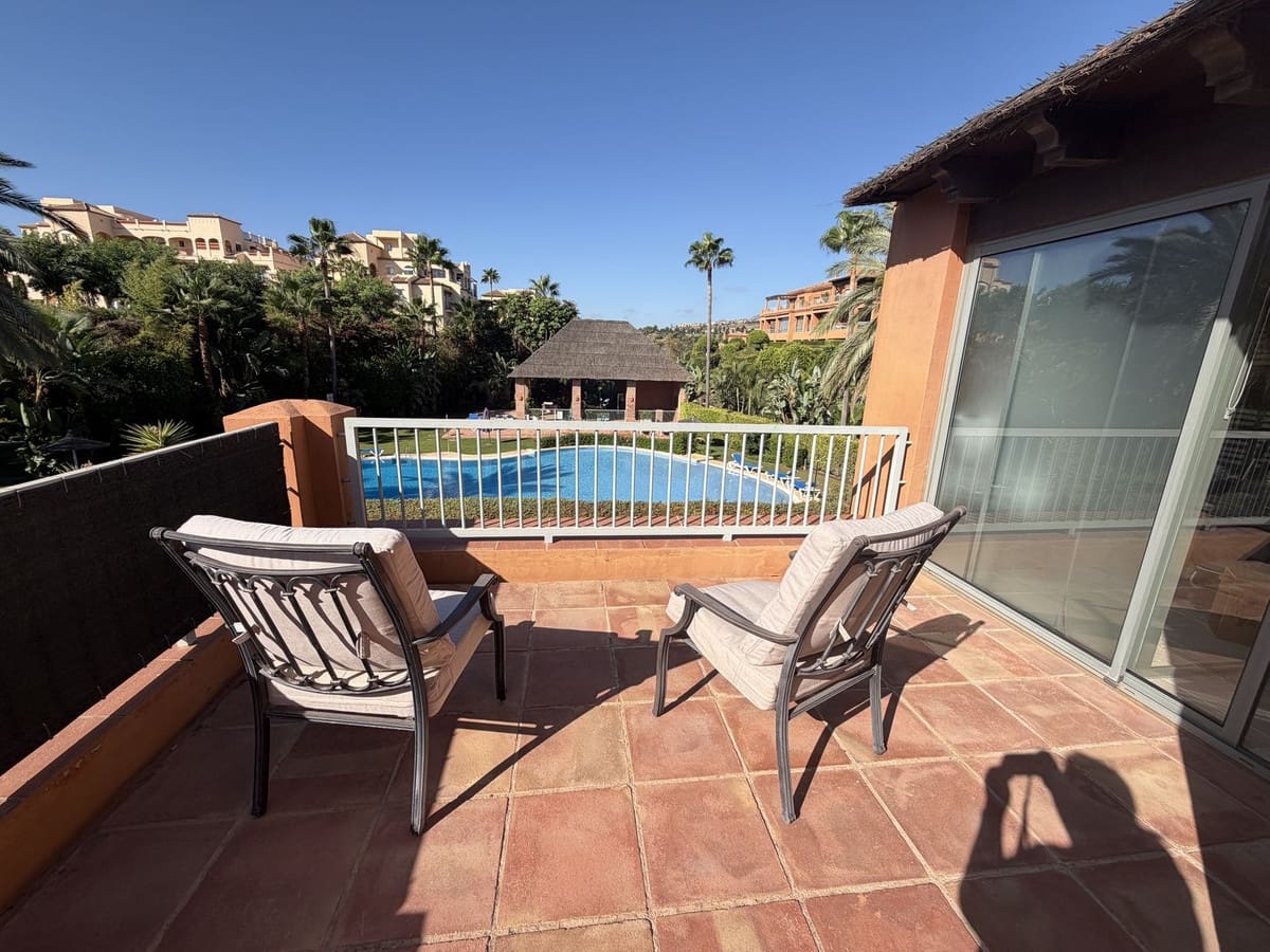 3 chambre Penthouse à vendre à Estepona avec piscine garage - 795 000 € (Ref: 10098408)