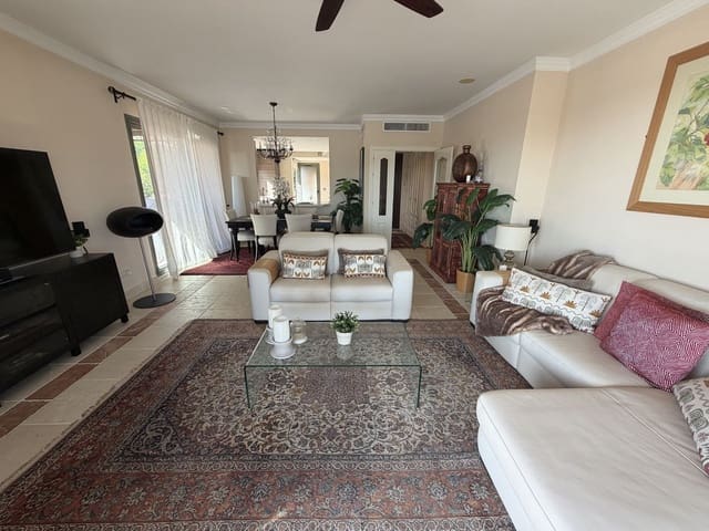 3 chambre Penthouse à vendre à Estepona avec piscine garage - 795 000 € (Ref: 10098408)