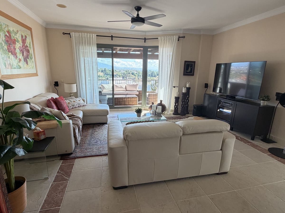 3 chambre Penthouse à vendre à Estepona avec piscine garage - 795 000 € (Ref: 10098408)