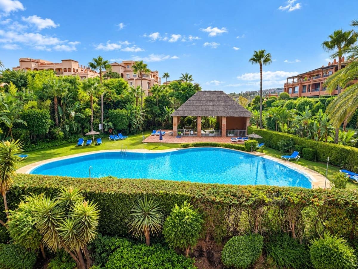 3 chambre Penthouse à vendre à Estepona avec piscine garage - 795 000 € (Ref: 10098408)
