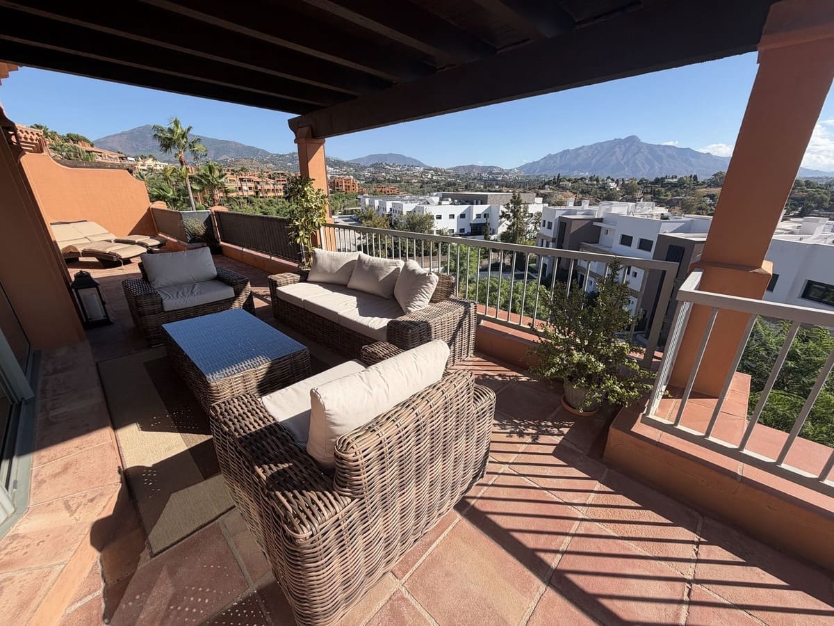 3 chambre Penthouse à vendre à Estepona avec piscine garage - 795 000 € (Ref: 10098408)