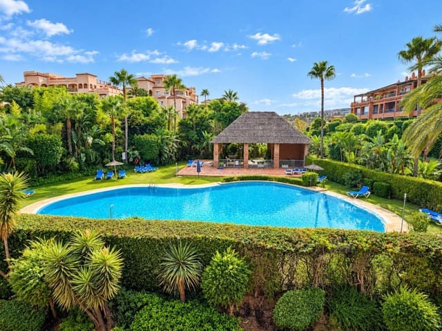 3 chambre Penthouse à vendre à Estepona avec piscine garage - 795 000 € (Ref: 10098408)
