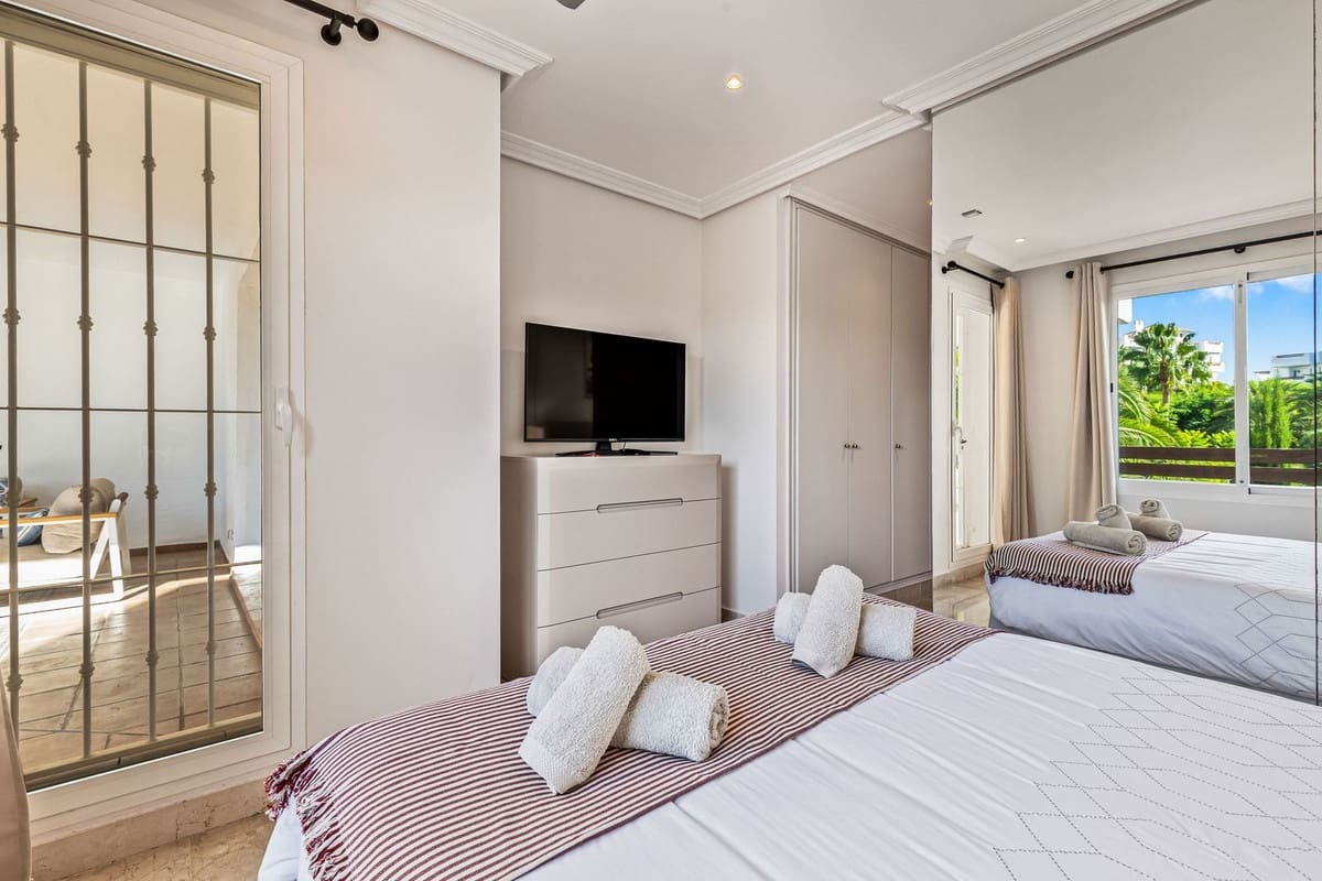 2 chambre Appartement à vendre à Estepona avec piscine garage - 450 000 € (Ref: 10100421)