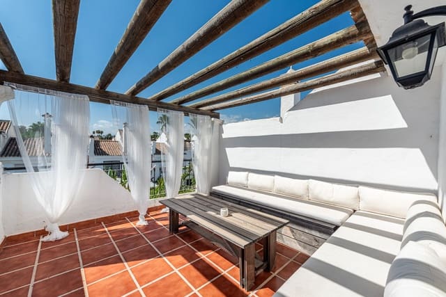 4 sovrum Hus till salu i Nueva Andalucia, Marbella med pool - 650 000 € (Ref: 10100485)