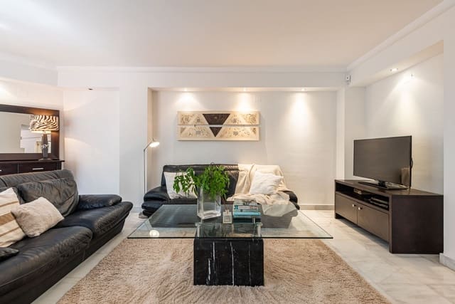 4 sovrum Hus till salu i Nueva Andalucia, Marbella med pool - 650 000 € (Ref: 10100485)