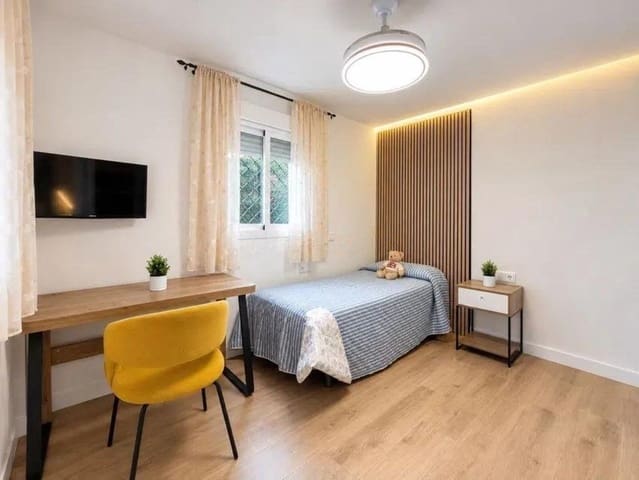 4 soverom Hus til salgs i Nueva Andalucia, Marbella med svømmebasseng garasje - € 665 000 (Ref: 10100486)