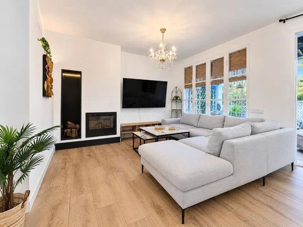 4 soverom Hus til salgs i Nueva Andalucia med svømmebasseng garasje - € 665 000 (Ref: 10100486)