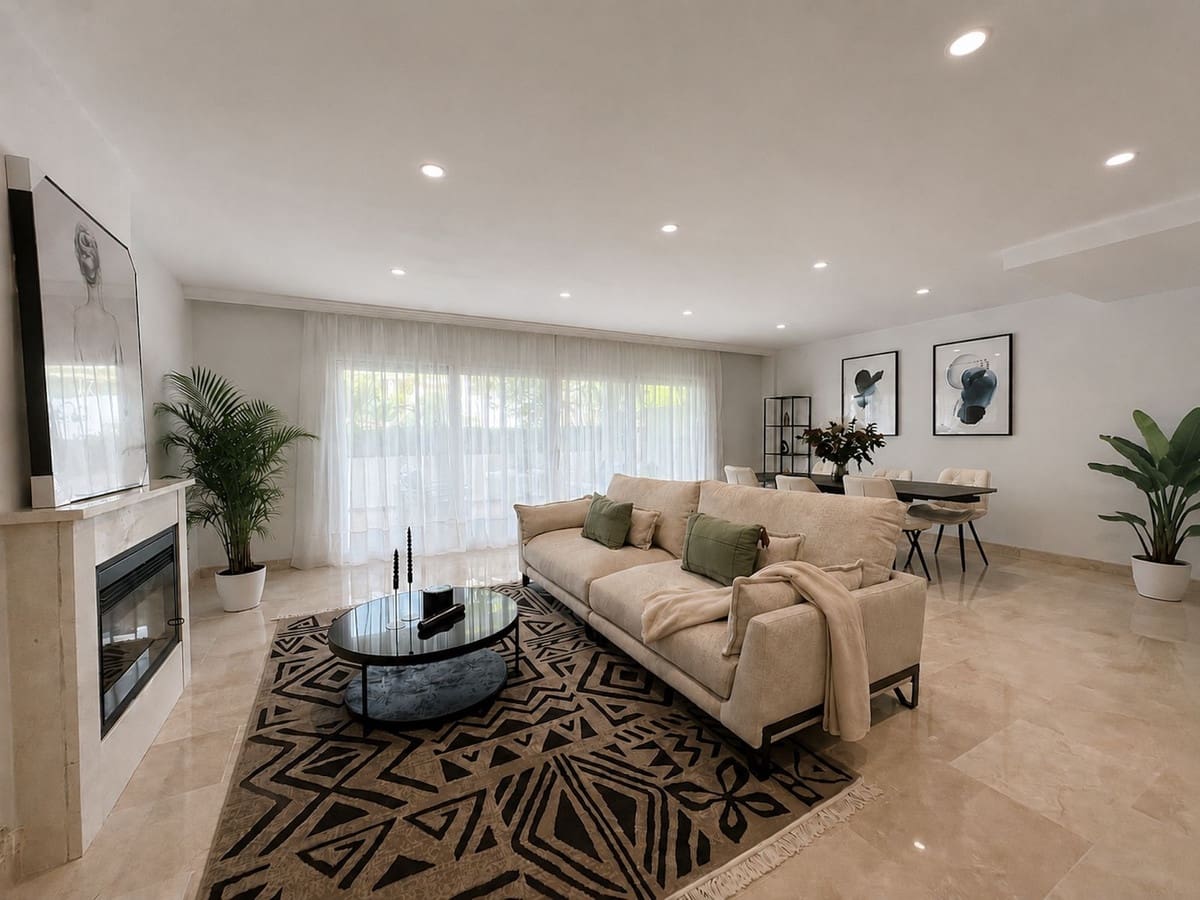 4 chambre Maison de Ville à vendre à Estepona avec piscine garage - 895 000 € (Ref: 10100487)