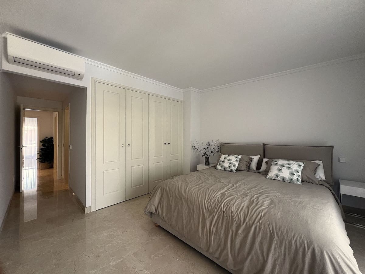 4 chambre Maison de Ville à vendre à Estepona avec piscine garage - 895 000 € (Ref: 10100487)