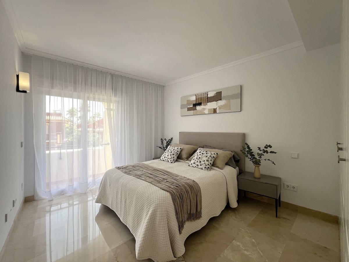 4 chambre Maison de Ville à vendre à Estepona avec piscine garage - 895 000 € (Ref: 10100487)