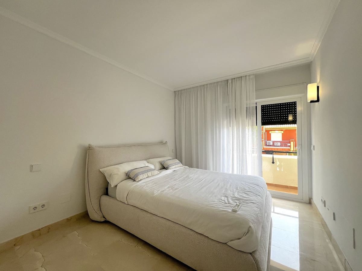 4 chambre Maison de Ville à vendre à Estepona avec piscine garage - 895 000 € (Ref: 10100487)