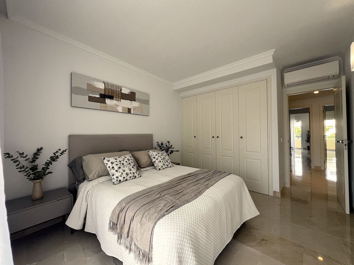 4 chambre Maison de Ville à vendre à Estepona avec piscine garage - 895 000 € (Ref: 10100487)