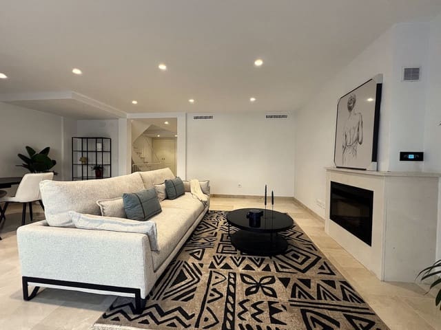 4 chambre Maison de Ville à vendre à Estepona avec piscine garage - 895 000 € (Ref: 10100487)