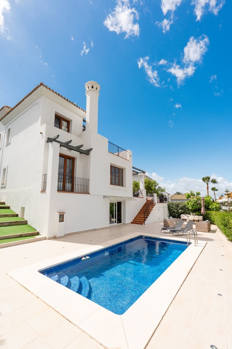 4 chambre Villa/Maison à vendre à Estepona avec piscine garage - 1 295 000 € (Ref: 10100488)