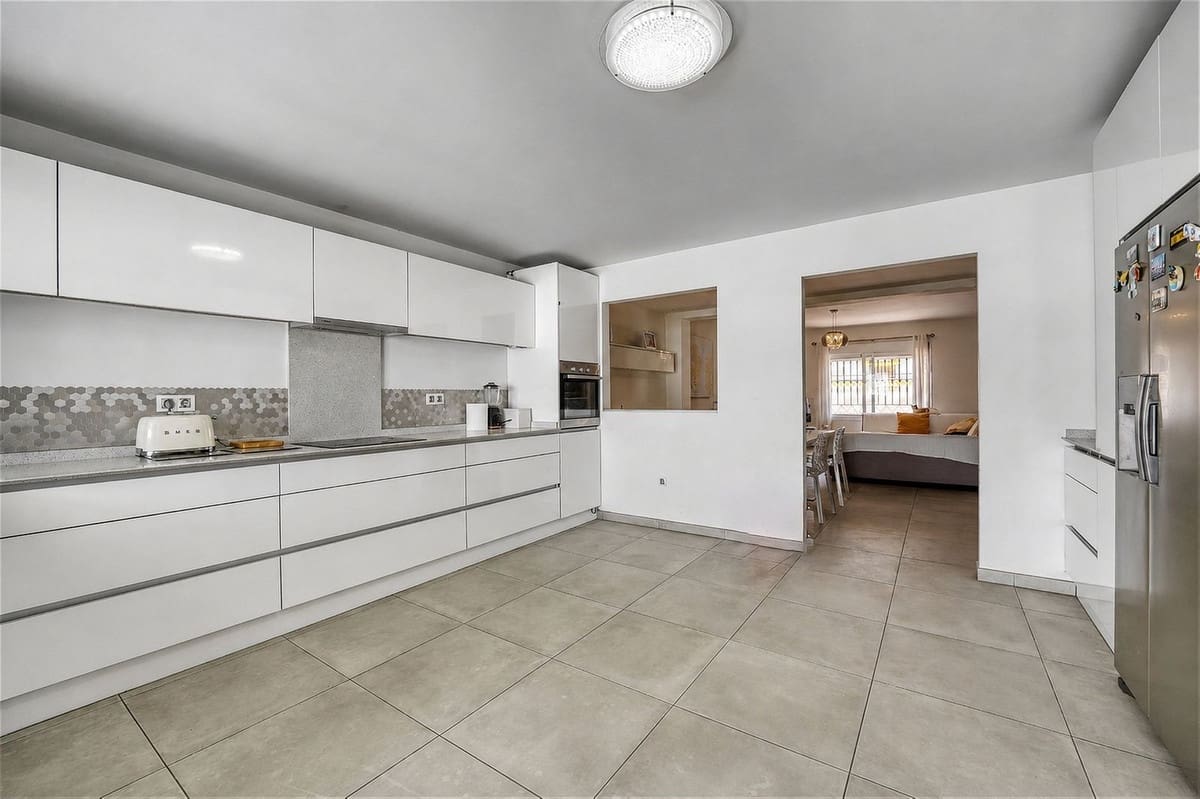 Casa de 3 habitaciones en Casares en venta con piscina - 395.000 € (Ref: 10102519)