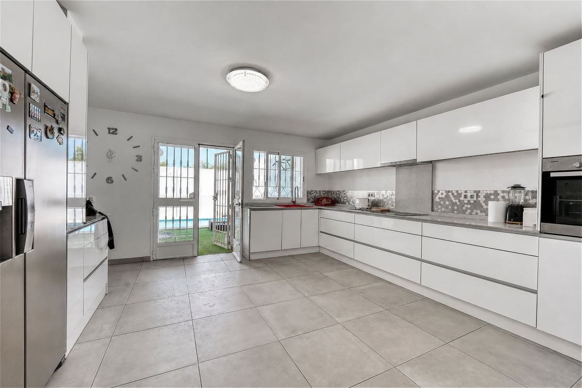 Casa de 3 habitaciones en Casares en venta con piscina - 395.000 € (Ref: 10102519)