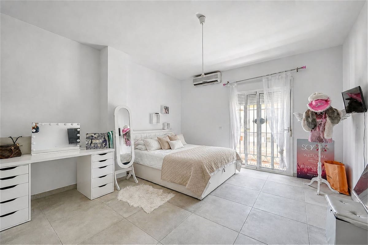 Casa de 3 habitaciones en Casares en venta con piscina - 395.000 € (Ref: 10102519)