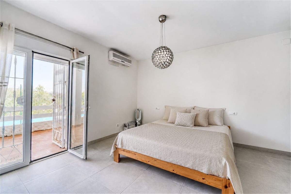 Casa de 3 habitaciones en Casares en venta con piscina - 395.000 € (Ref: 10102519)