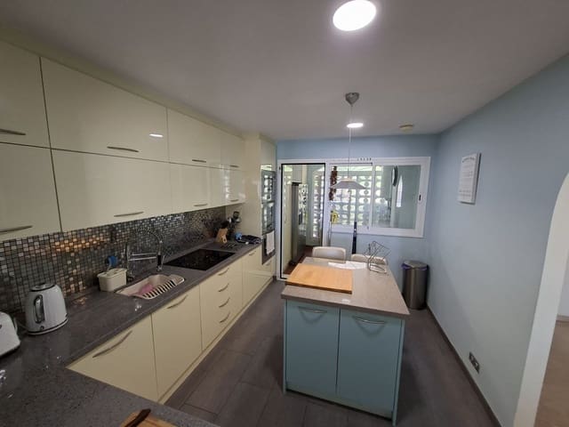 3 soveværelse Byhus til salg i La Duquesa / Puerto de la Duquesa, Manilva med swimmingpool garage - € 430.000 (Ref: 10102566)