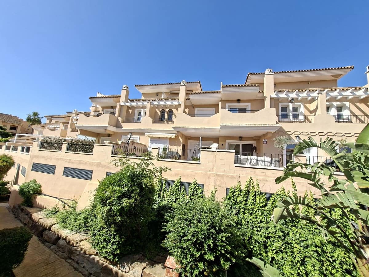 3 soveværelse Byhus til salg i La Duquesa / Puerto de la Duquesa med swimmingpool garage - € 430.000 (Ref: 10102566)