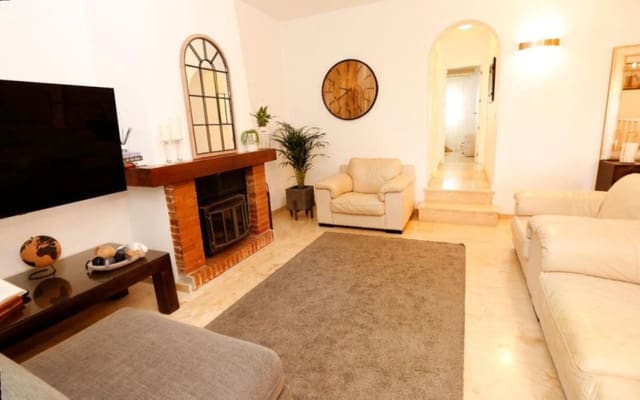 3 makuuhuone Omakotitalo myytävänä paikassa San Pedro de Alcántara Pueblo, Marbella mukana uima-altaan 
autotalli - 615 000 € (Ref: 10111012)