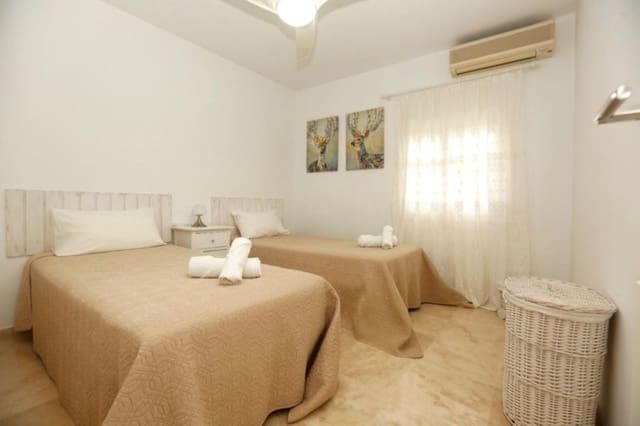 3 makuuhuone Omakotitalo myytävänä paikassa San Pedro de Alcántara Pueblo, Marbella mukana uima-altaan 
autotalli - 615 000 € (Ref: 10111012)