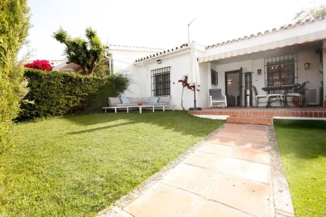3 makuuhuone Omakotitalo myytävänä paikassa San Pedro de Alcántara Pueblo, Marbella mukana uima-altaan 
autotalli - 615 000 € (Ref: 10111012)