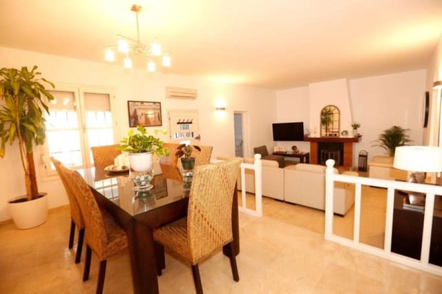 3 makuuhuone Omakotitalo myytävänä paikassa San Pedro de Alcántara Pueblo, Marbella mukana uima-altaan 
autotalli - 615 000 € (Ref: 10111012)