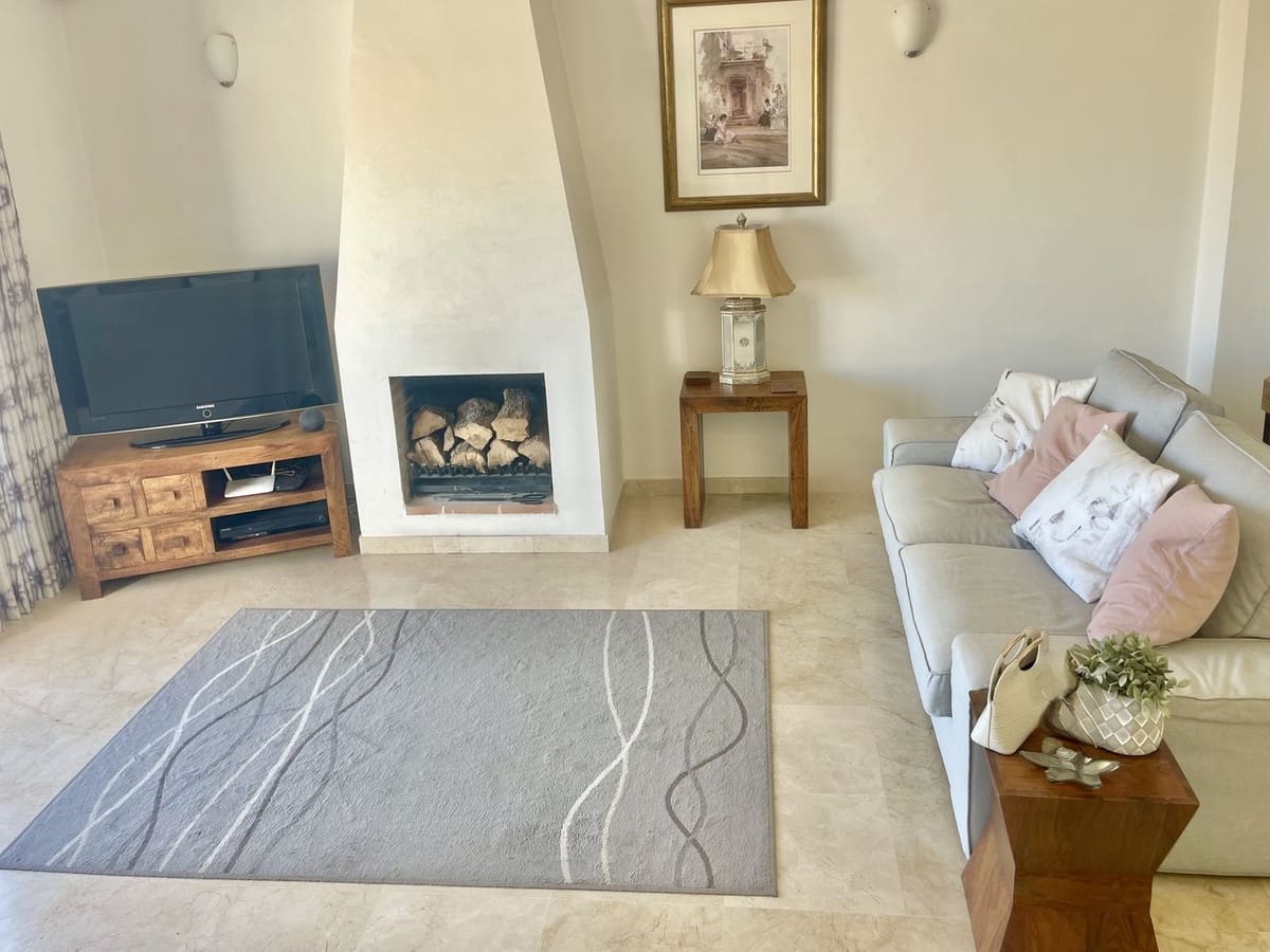 2 soveværelse Byhus til salg i Mijas med swimmingpool garage - € 390.000 (Ref: 10111810)
