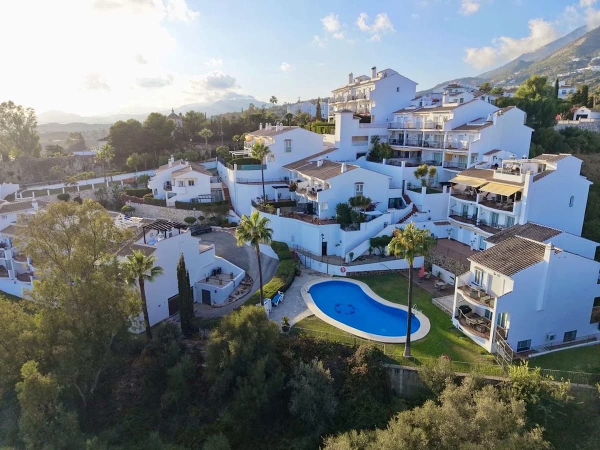 2 soveværelse Byhus til salg i Mijas med swimmingpool garage - € 390.000 (Ref: 10111810)