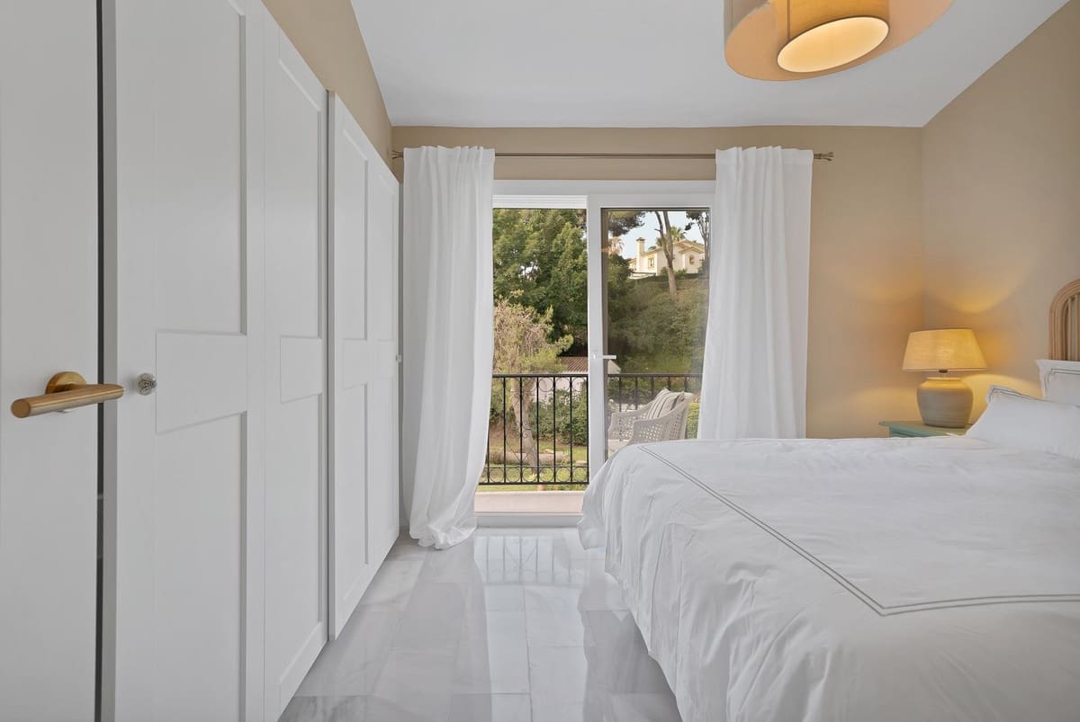 2 bedroom Townhouse for sale in Calahonda with pool - € 490,000 (Ref: 10111891)