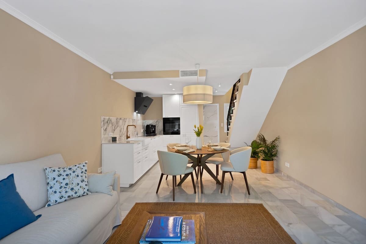 2 bedroom Townhouse for sale in Calahonda with pool - € 490,000 (Ref: 10111891)