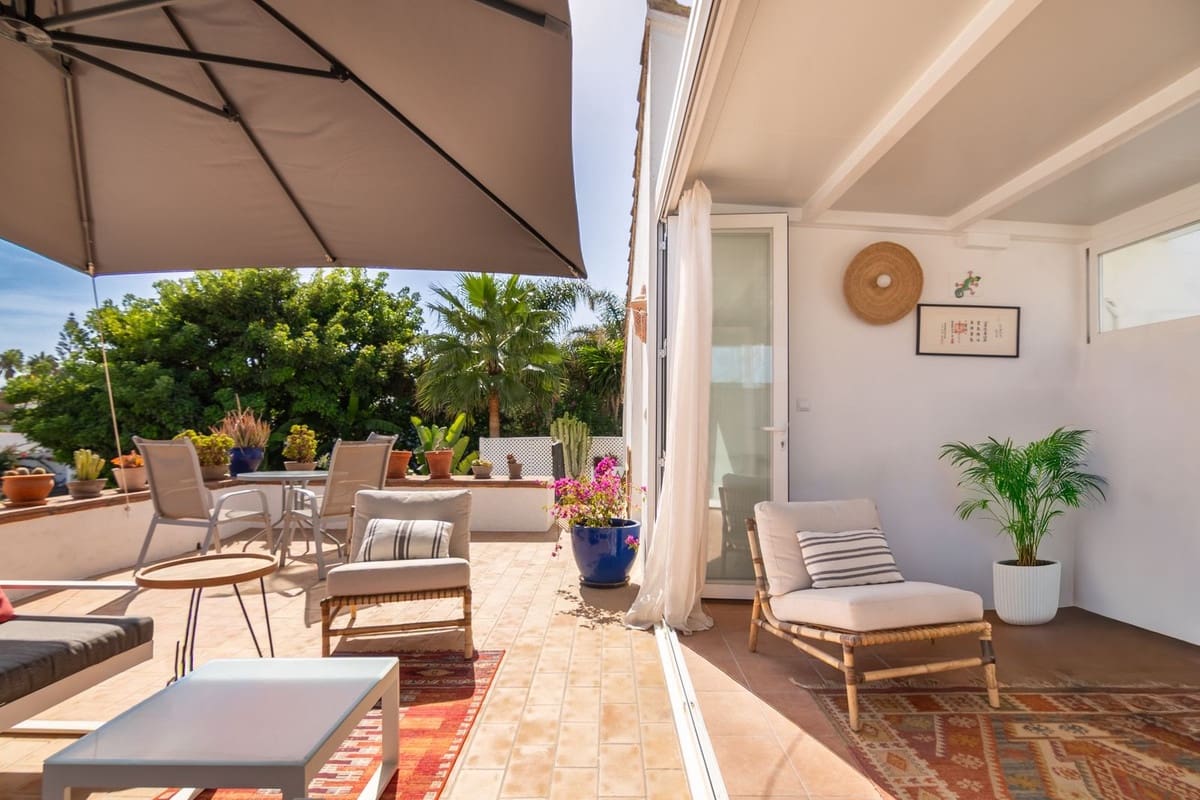 2 sovrum Hus till salu i Estepona med pool - 515 000 € (Ref: 10112019)