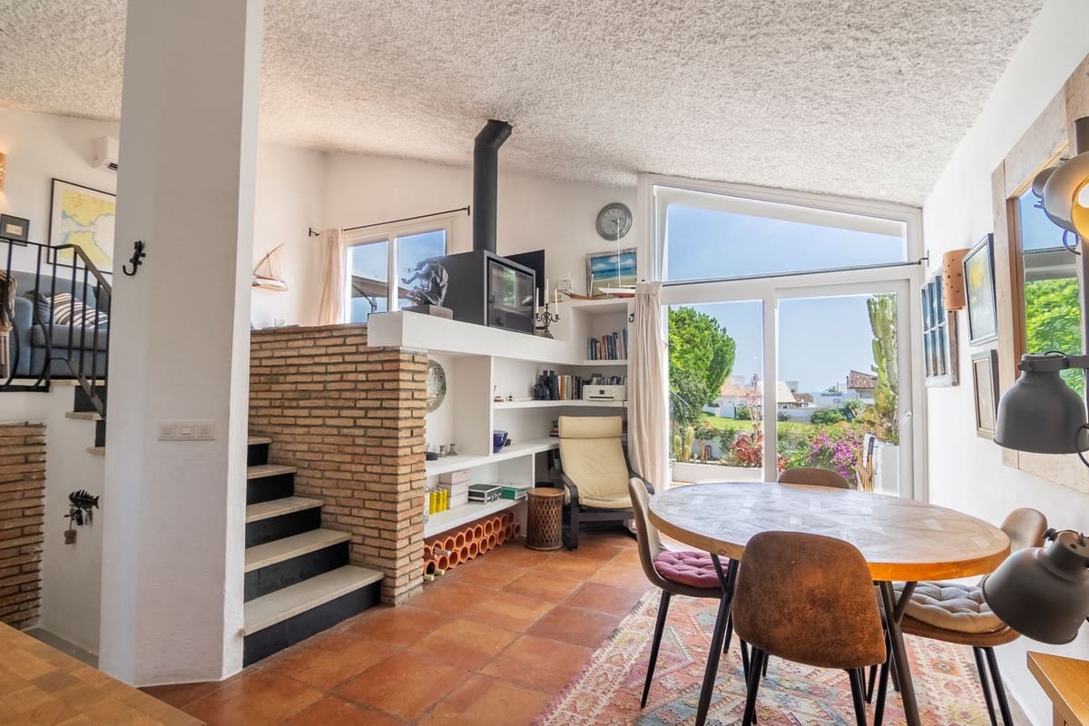 2 sovrum Hus till salu i Estepona med pool - 515 000 € (Ref: 10112019)