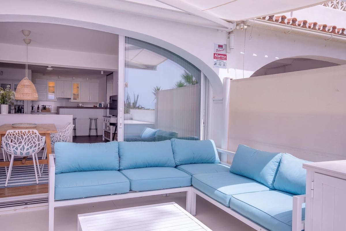 2 makuuhuone Omakotitalo myytävänä paikassa Manilva mukana uima-altaan 
autotalli - 625 000 € (Ref: 10130600)