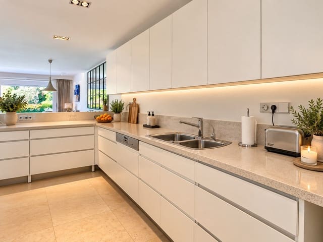 2 chambre Maison de Ville à vendre à Nueva Andalucia, Marbella avec piscine garage - 1 295 000 € (Ref: 10130689)