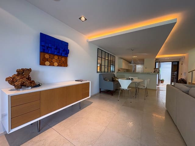 2 chambre Maison de Ville à vendre à Nueva Andalucia, Marbella avec piscine garage - 1 295 000 € (Ref: 10130689)