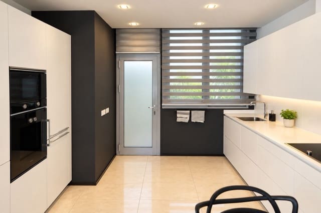 2 bedroom Townhouse for sale in Sierra Blanca, Marbella with pool garage - € 1,350,000 (Ref: 10130705)
