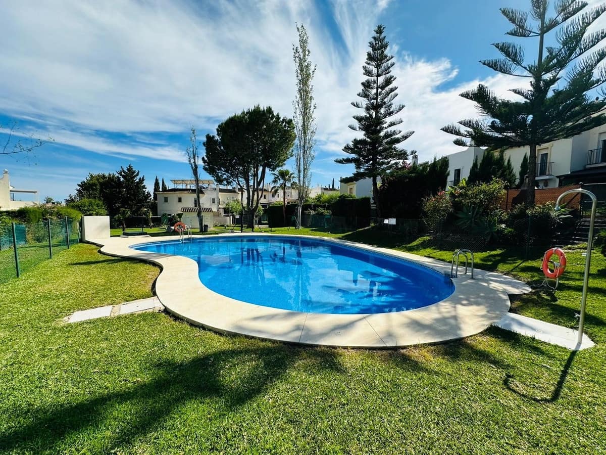 2 soveværelse Byhus til salg i La Sierrezuela med swimmingpool garage - € 398.000 (Ref: 10130712)