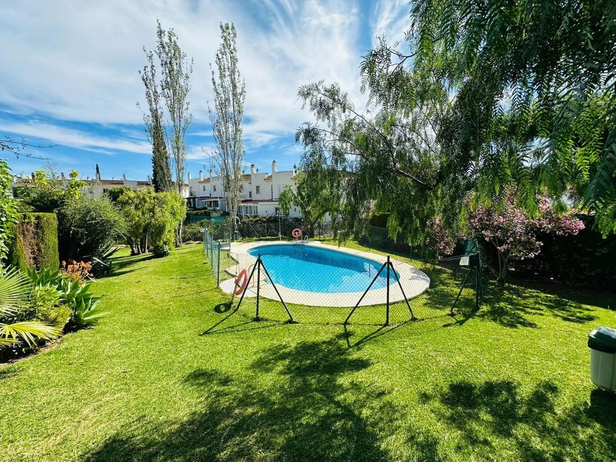 2 soveværelse Byhus til salg i La Sierrezuela med swimmingpool garage - € 398.000 (Ref: 10130712)