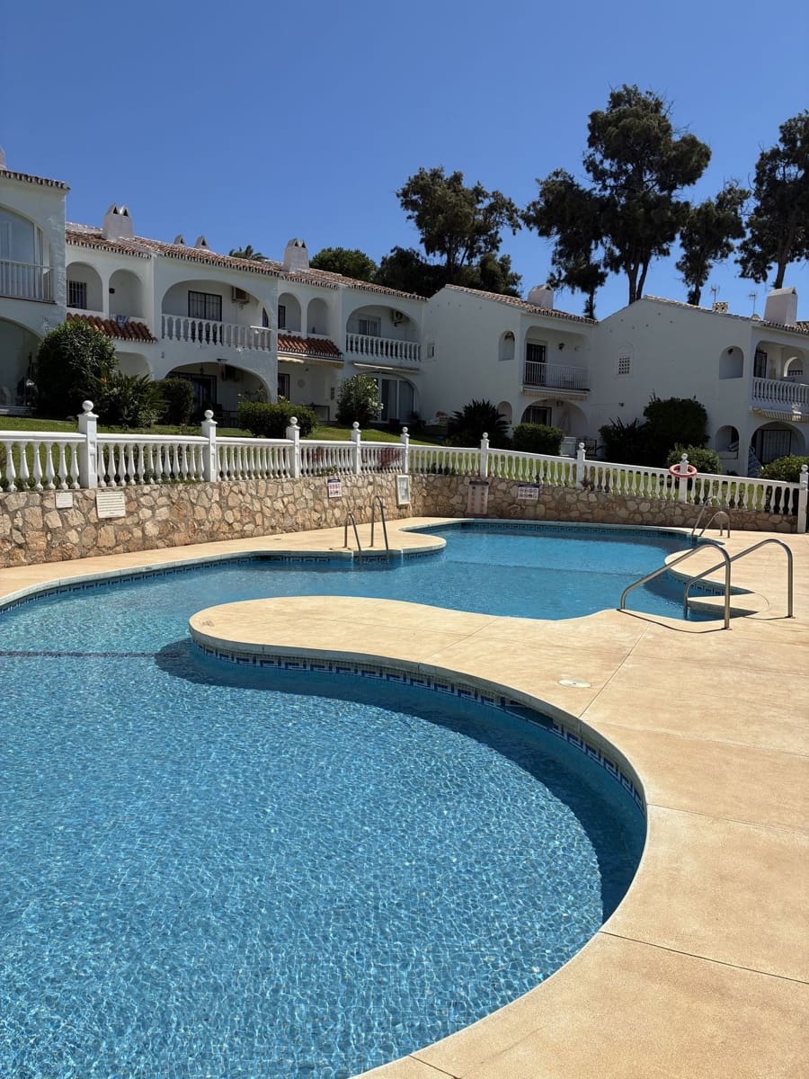 2 soveværelse Byhus til salg i Mijas Costa med swimmingpool - € 399.000 (Ref: 10130719)