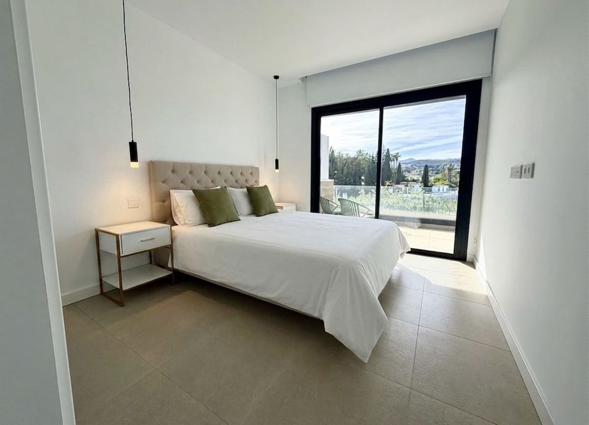 3 sypialnia Dom na sprzedaż w Estepona z basenem garażem - 745 000 € (Ref: 10131976)
