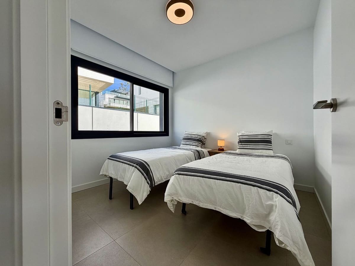 3 sypialnia Dom na sprzedaż w Estepona z basenem garażem - 745 000 € (Ref: 10131976)