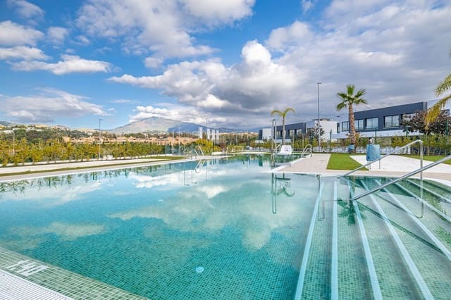 3 sypialnia Dom na sprzedaż w Estepona z basenem garażem - 745 000 € (Ref: 10131976)