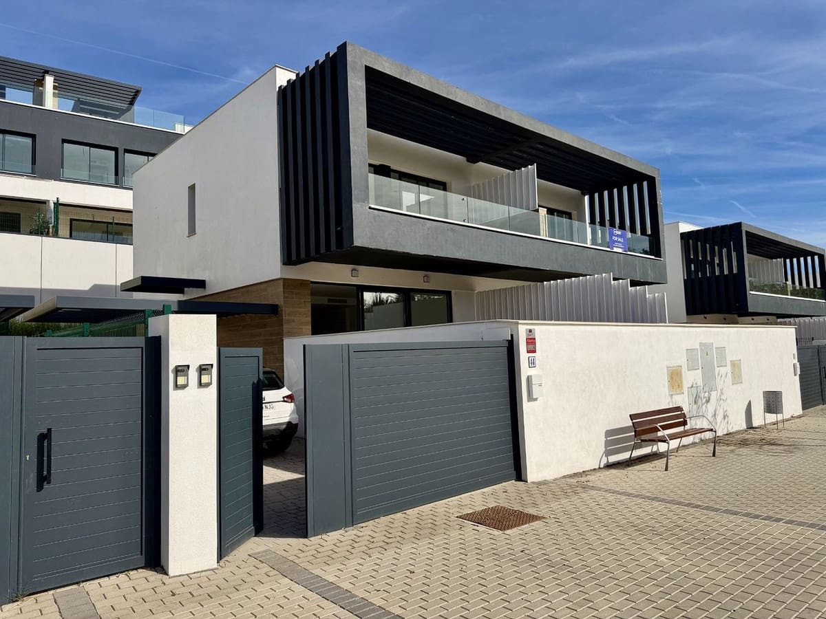 3 sypialnia Dom na sprzedaż w Estepona z basenem garażem - 745 000 € (Ref: 10131976)