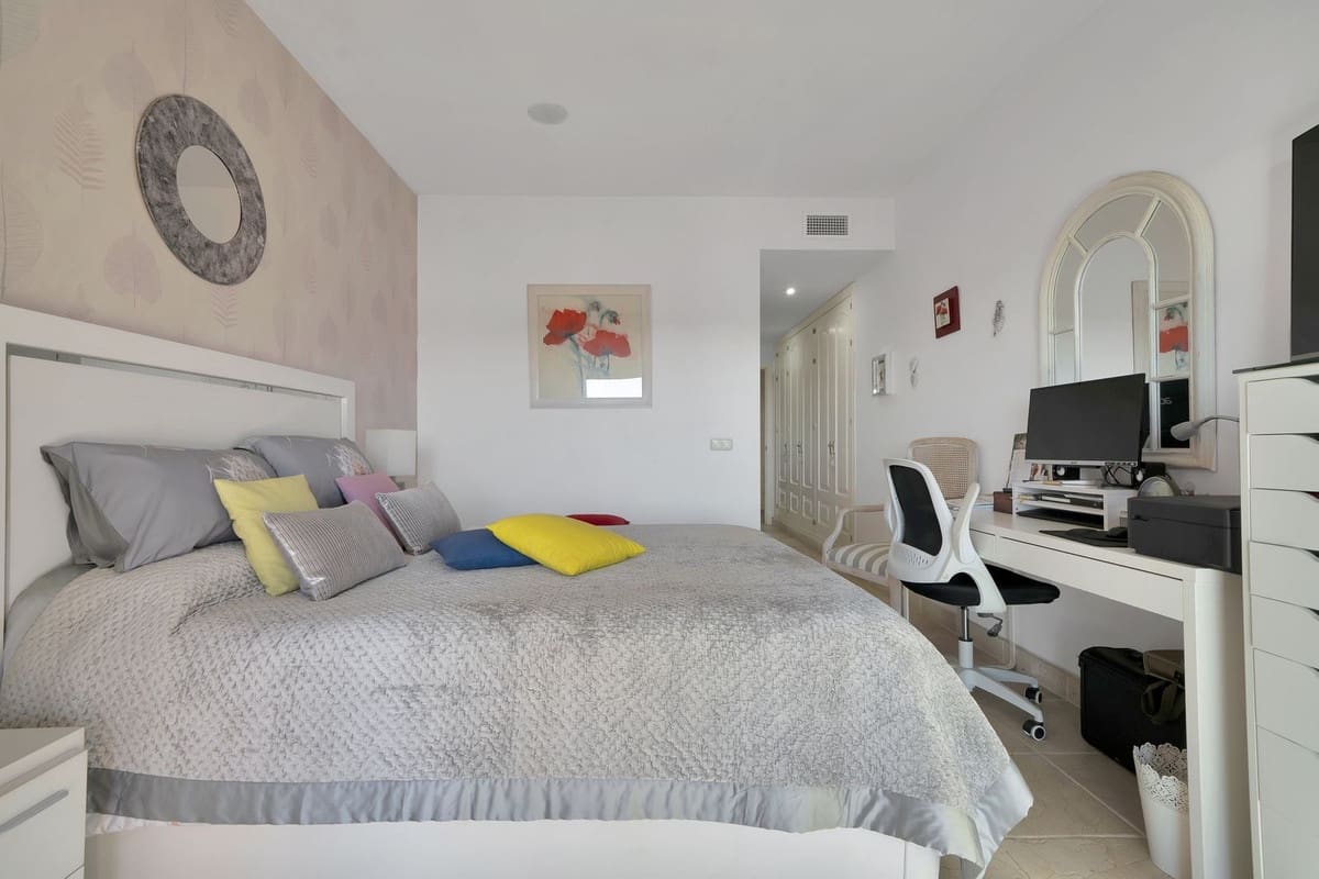 2 slaapkamer Appartement te koop in Estepona met zwembad garage - € 479.000 (Ref: 10132006)