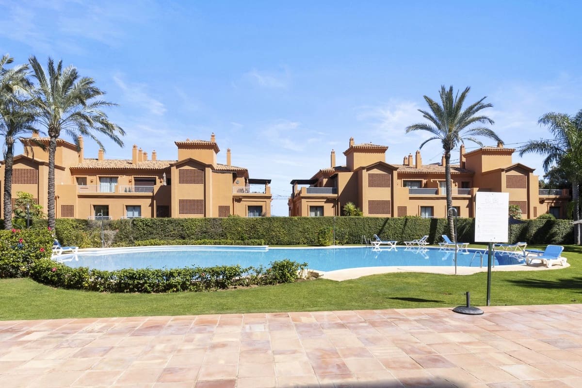 2 slaapkamer Appartement te koop in Estepona met zwembad garage - € 479.000 (Ref: 10132006)