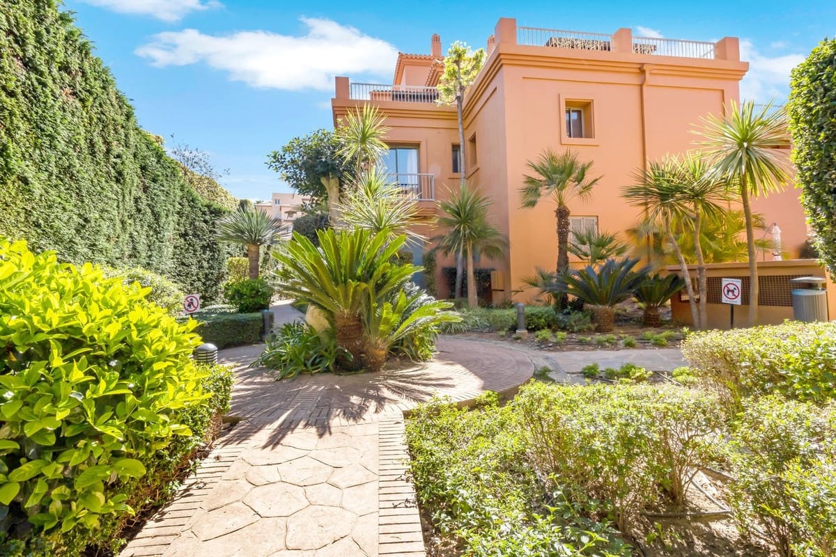 2 slaapkamer Appartement te koop in Estepona met zwembad garage - € 479.000 (Ref: 10132006)