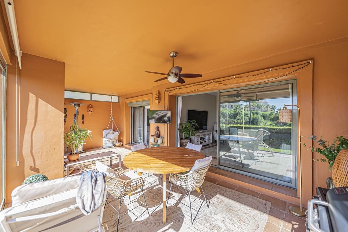 2 quarto Apartamento para venda em Estepona com piscina garagem - 529 000 € (Ref: 10132043)